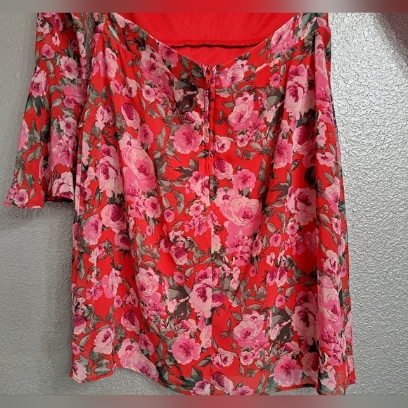 B. Darling Floral Dress With A Back Cut Out - Picture 11 of 12